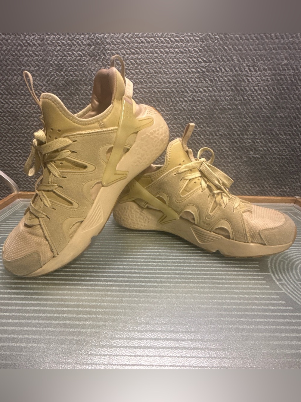 Huarache City Low 
 Tan Performance Sneakers